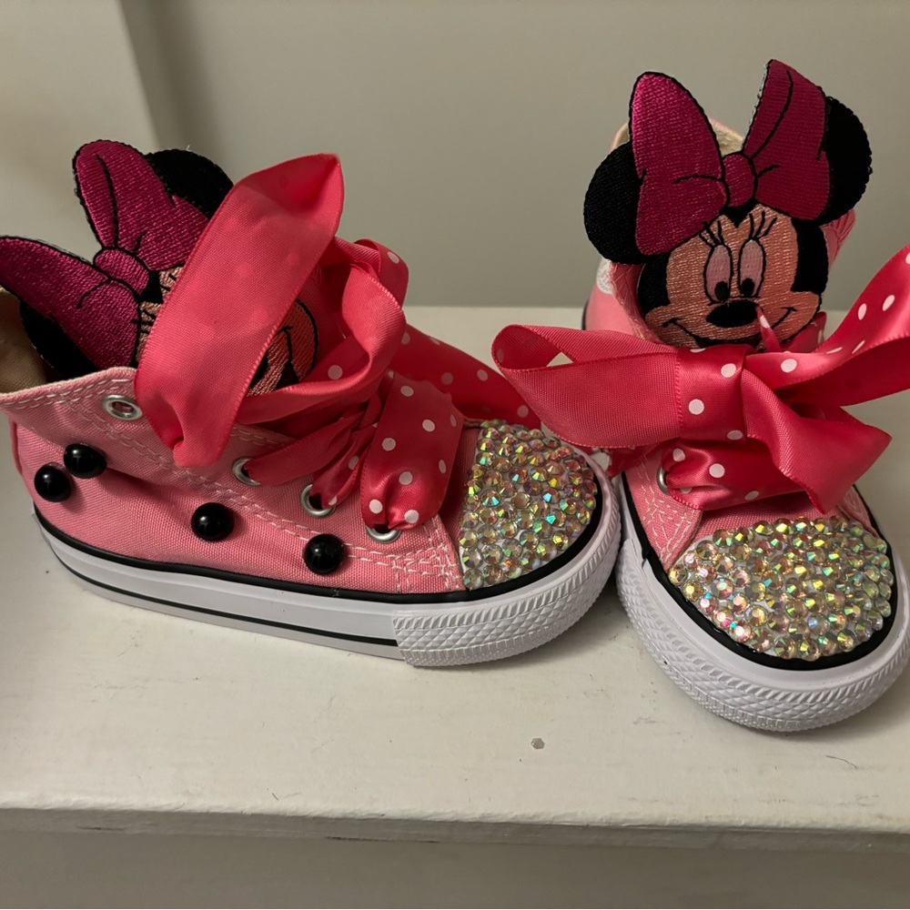 Customized converse. never worn size 5c